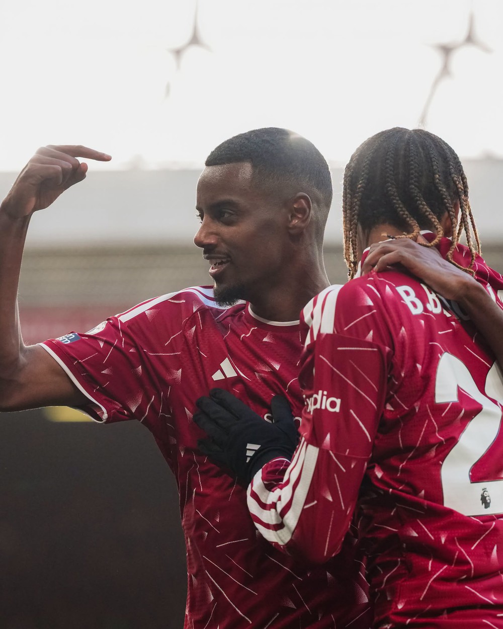 Alexander Isak Hồi Sinh Mạnh Mẽ, Chứng Minh Giá Trị Bom Tấn Của Liverpool - Ảnh 2.