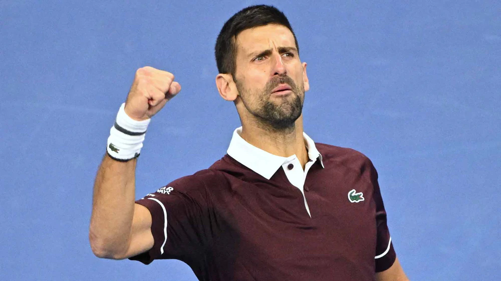 Djokovic ngược dòng trước tay vợt số 2 thế giới để vào bán kết Bắc Kinh mở rộng - Ảnh 1. Djokovic ngược dòng trước tay vợt số 2 thế giới để vào bán kết Bắc Kinh mở rộng - Ảnh 1.