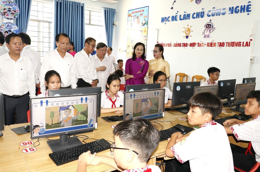 Triển khai Nghị quyết 71-NQ/TW: Nâng chuẩn chất lượng từ phổ thông đến đại học - Ảnh 1. Triển khai Nghị quyết 71-NQ/TW: Nâng chuẩn chất lượng từ phổ thông đến đại học - Ảnh 1.