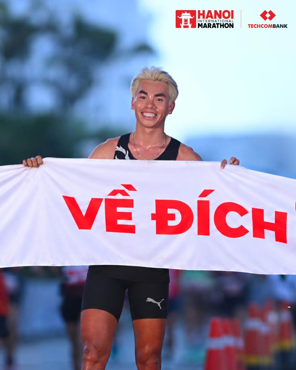 Huỳnh Anh Khôi vừa tập huấn ở Kenya về nước đã vô địch giải marathon Hà Nội 2026 - Ảnh 1. Huỳnh Anh Khôi vừa tập huấn ở Kenya về nước đã vô địch giải marathon Hà Nội 2026 - Ảnh 1.