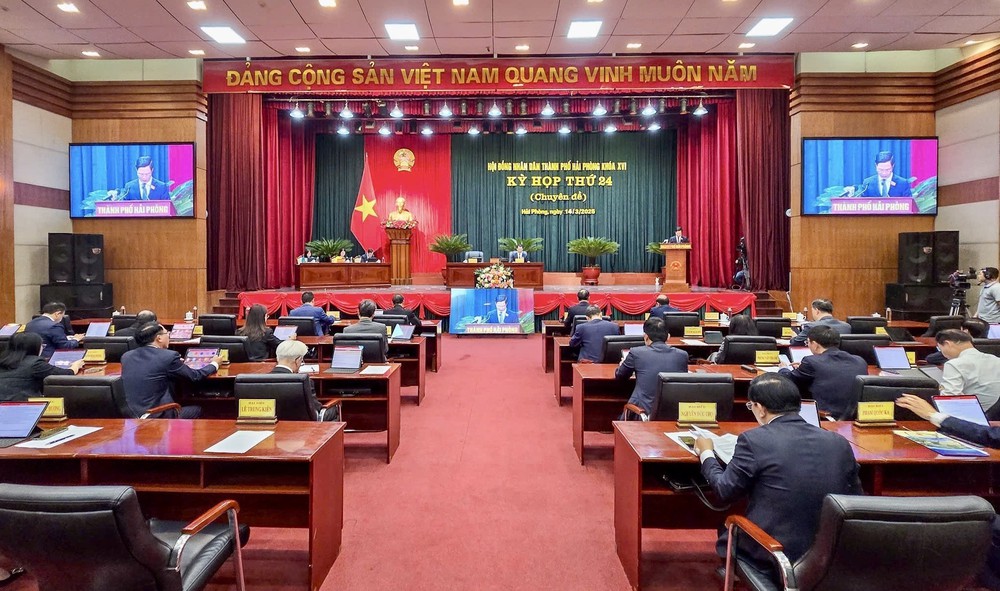 Nghị quyết 28-NQ/TW: Tạo động lực mới niềm tin vào bộ máy công quyền - Ảnh 2. Nghị quyết 28-NQ/TW: Tạo động lực mới niềm tin vào bộ máy công quyền - Ảnh 2.