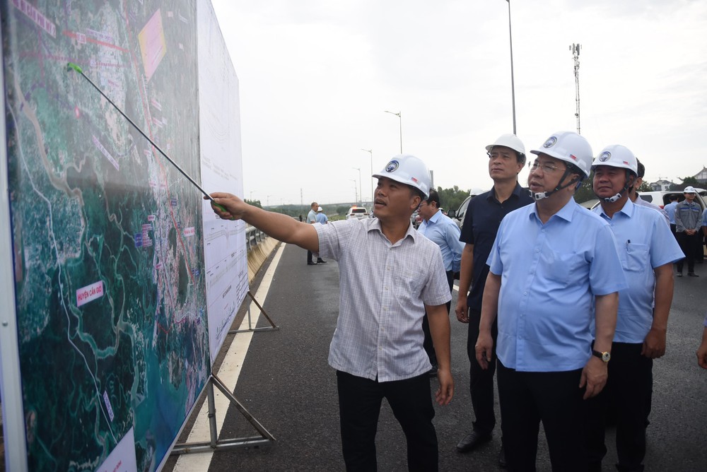 Phó Thủ tướng Thường trực Chính phủ Phạm Gia Túc: Đảm bảo an toàn khi khai thác sân bay Long Thành - Ảnh 2. Phó Thủ tướng Thường trực Chính phủ Phạm Gia Túc: Đảm bảo an toàn khi khai thác sân bay Long Thành - Ảnh 2.