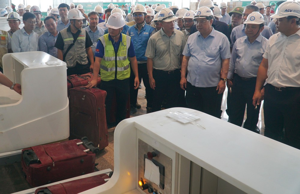 Phó Thủ tướng Thường trực Chính phủ Phạm Gia Túc: Đảm bảo an toàn khi khai thác sân bay Long Thành - Ảnh 4. Phó Thủ tướng Thường trực Chính phủ Phạm Gia Túc: Đảm bảo an toàn khi khai thác sân bay Long Thành - Ảnh 4.