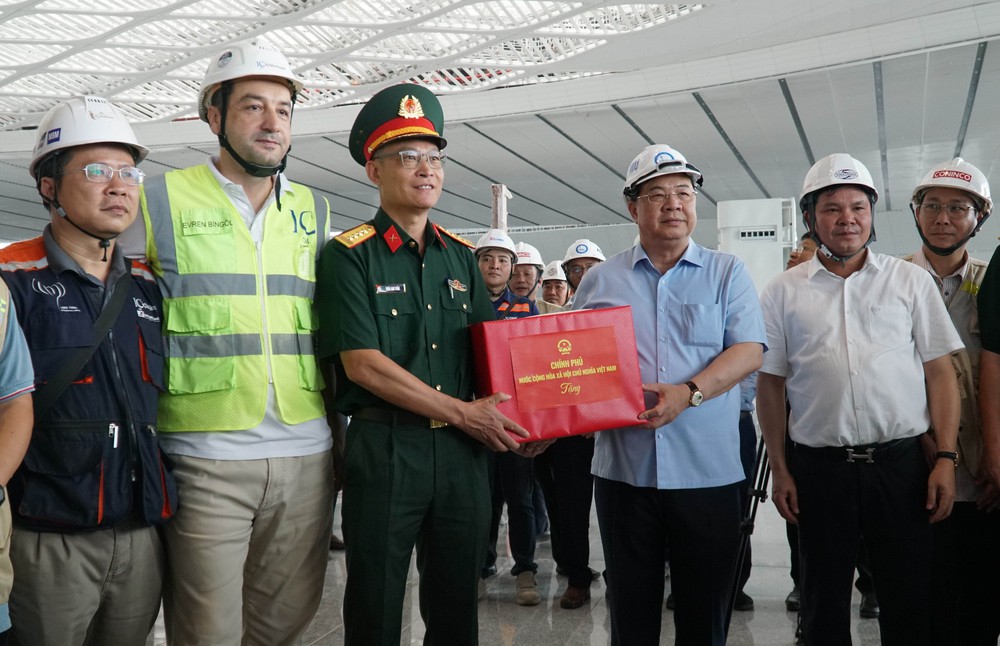Phó Thủ tướng Thường trực Chính phủ Phạm Gia Túc: Đảm bảo an toàn khi khai thác sân bay Long Thành - Ảnh 5. Phó Thủ tướng Thường trực Chính phủ Phạm Gia Túc: Đảm bảo an toàn khi khai thác sân bay Long Thành - Ảnh 5.