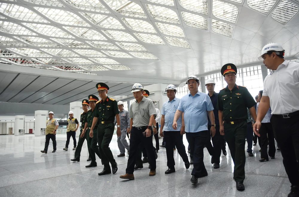 Phó Thủ tướng Thường trực Chính phủ Phạm Gia Túc: Đảm bảo an toàn khi khai thác sân bay Long Thành - Ảnh 3. Phó Thủ tướng Thường trực Chính phủ Phạm Gia Túc: Đảm bảo an toàn khi khai thác sân bay Long Thành - Ảnh 3.