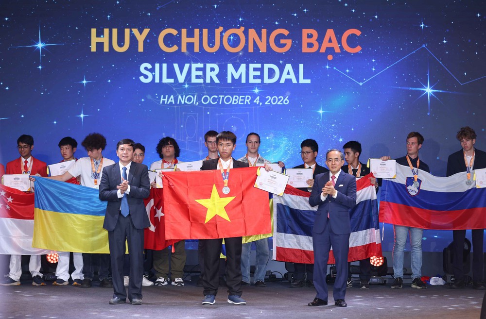 Việt Nam xuất sắc giành 6 Huy chương Vàng, 4 Huy chương Bạc tại IOAA 2026 - Ảnh 3. Việt Nam xuất sắc giành 6 Huy chương Vàng, 4 Huy chương Bạc tại IOAA 2026 - Ảnh 3.