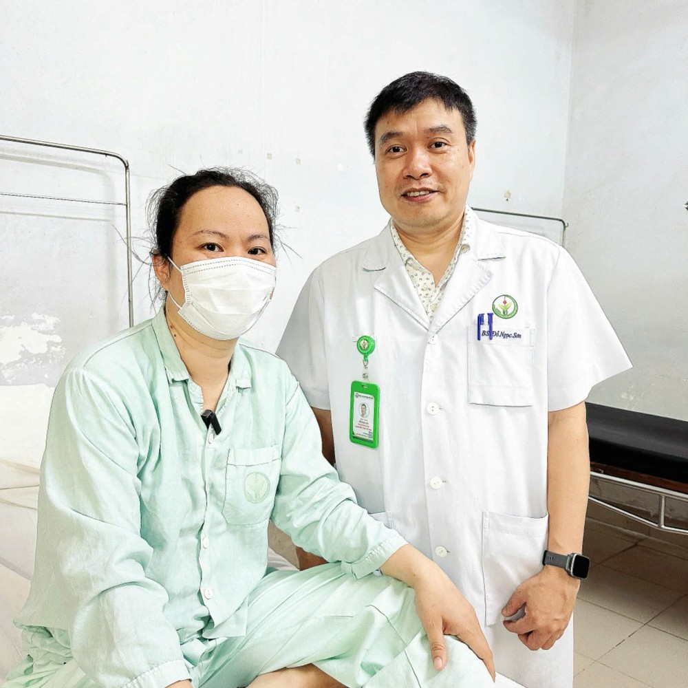 Lấy trọn khối u thận hiếm gặp qua phẫu thuật nội soi - Ảnh 2.