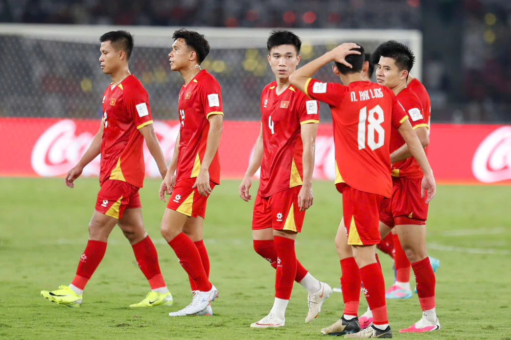 Báo Hàn cảnh báo HLV Kim Sang Sik sau cú trượt dài của đội tuyển Việt Nam - Ảnh 2. Báo Hàn cảnh báo HLV Kim Sang Sik sau cú trượt dài của đội tuyển Việt Nam - Ảnh 2.