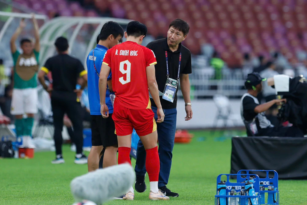 Báo Hàn cảnh báo HLV Kim Sang Sik sau cú trượt dài của đội tuyển Việt Nam - Ảnh 1. Báo Hàn cảnh báo HLV Kim Sang Sik sau cú trượt dài của đội tuyển Việt Nam - Ảnh 1.