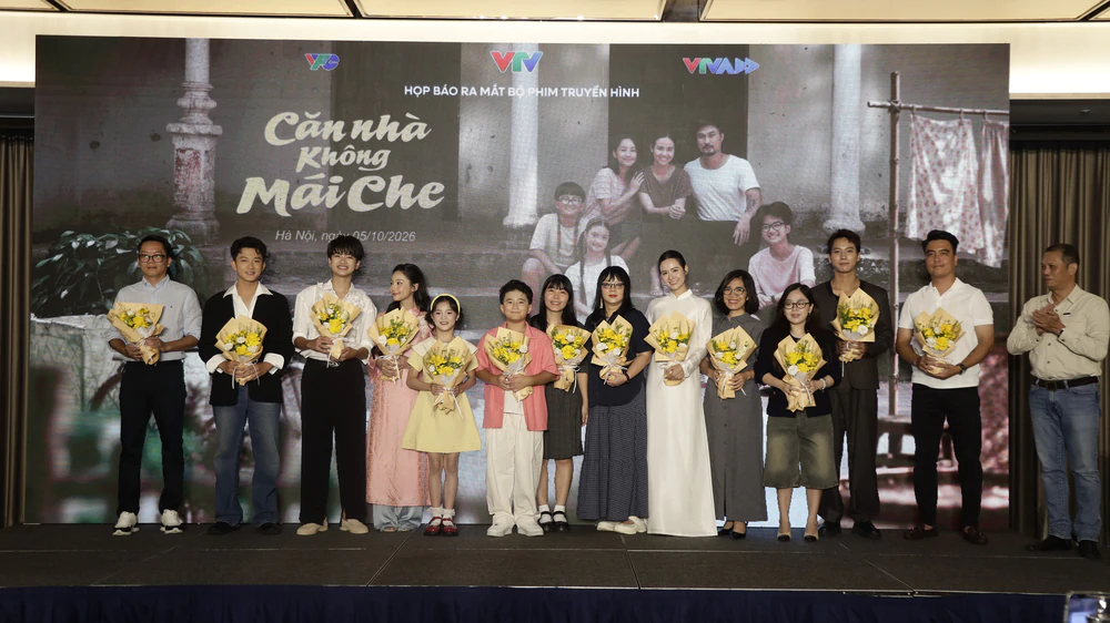 "Căn nhà không mái che" sắp lên sóng VTV3, Huyền Lizzie lần đầu hóa thân thành phụ nữ nông thôn - Ảnh 1. "Căn nhà không mái che" sắp lên sóng VTV3, Huyền Lizzie lần đầu hóa thân thành phụ nữ nông thôn - Ảnh 1.
