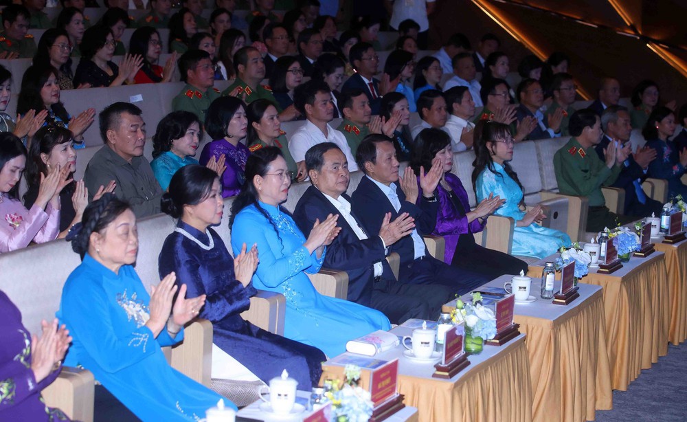 Chủ tịch Quốc hội dự Chương trình nghệ thuật “Kết nối yêu thương” - Ảnh 2.
