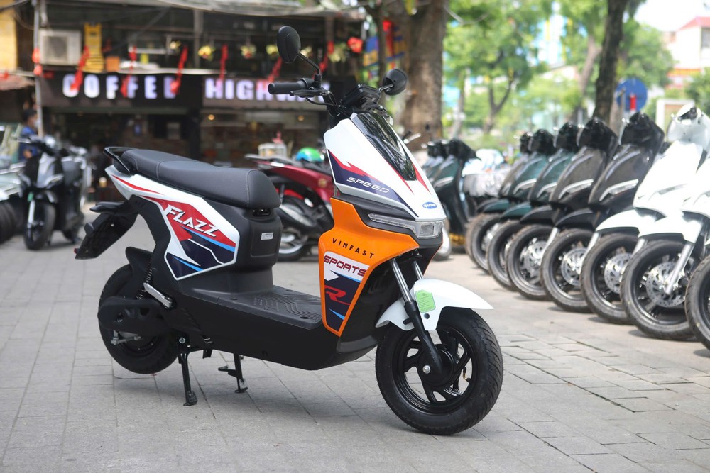 Chọn VinFast Flazz Max, người trẻ thêm phong cách, tự tin đến trường - Ảnh 1. Chọn VinFast Flazz Max, người trẻ thêm phong cách, tự tin đến trường - Ảnh 1.
