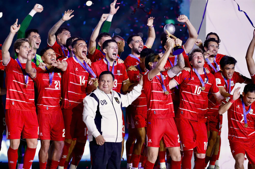 HLV ĐT Indonesia tiết lộ bí quyết dùng 4 hậu vệ đá 11m để vô địch FIFA ASEAN Cup 2026 - Ảnh 1. HLV ĐT Indonesia tiết lộ bí quyết dùng 4 hậu vệ đá 11m để vô địch FIFA ASEAN Cup 2026 - Ảnh 1.
