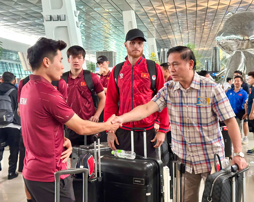 Đội tuyển Việt Nam chia tay nhau ngay tại Indonesia - Ảnh 2. Đội tuyển Việt Nam chia tay nhau ngay tại Indonesia - Ảnh 2.