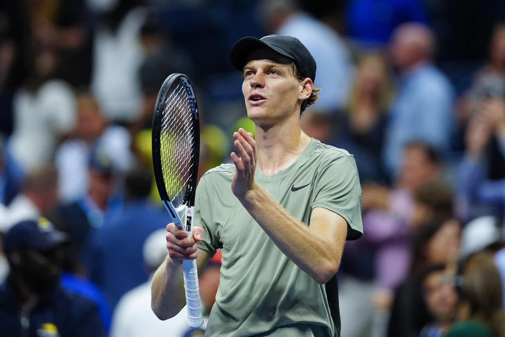 Jannik Sinner chính thức nói lời chia tay mùa giải 2026 sớm hơn dự kiến sau khi tay vợt số 1 thế giới quyết định điều trị dứt điểm chấn thương đầu gối kéo dài từ tháng 7. Ảnh: FBNV Jannik Sinner chính thức nói lời chia tay mùa giải 2026 sớm hơn dự kiến sau khi tay vợt số 1 thế giới quyết định điều trị dứt điểm chấn thương đầu gối kéo dài từ tháng 7. Ảnh: FBNV