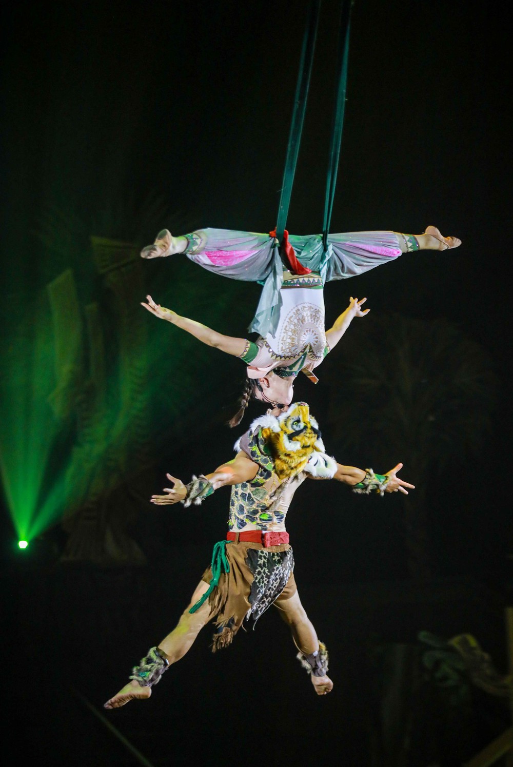 Công nghệ 3D Mapping thăng hoa cùng vở xiếc "Sơn Thần Thủy Quái" - Ảnh 8.