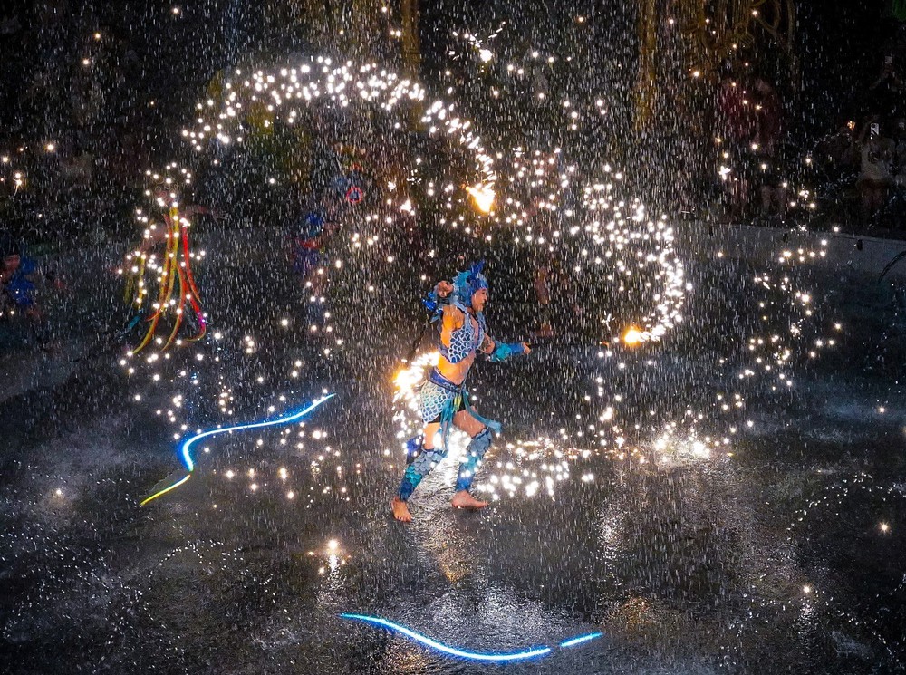 Công nghệ 3D Mapping thăng hoa cùng vở xiếc "Sơn Thần Thủy Quái" - Ảnh 6.