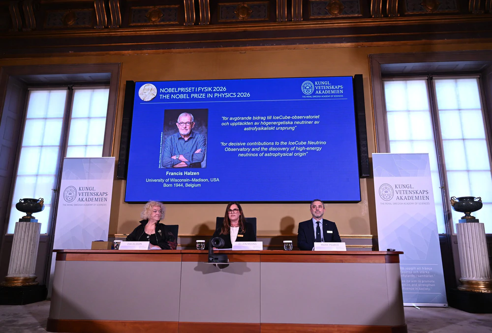 Giải Nobel Vật lý năm 2026 vinh danh nhà khoa học Francis Halzen - Ảnh 1. Giải Nobel Vật lý năm 2026 vinh danh nhà khoa học Francis Halzen - Ảnh 1.