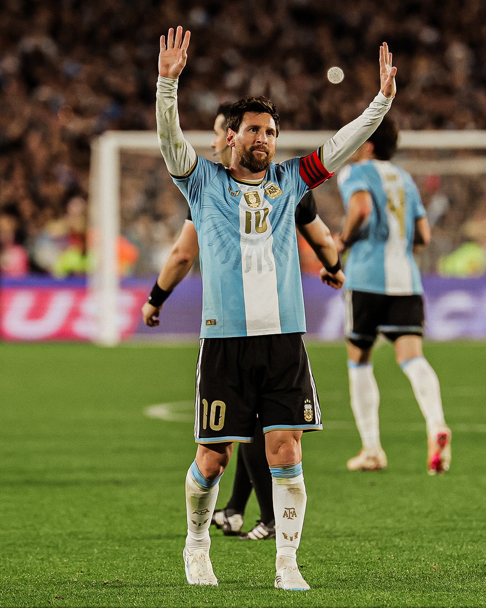 Chùm ảnh: Messi bật khóc & những khoảnh khắc cuối cùng khép lại hành trình 21 năm cùng ĐT Argentina - Ảnh 13. Chùm ảnh: Messi bật khóc & những khoảnh khắc cuối cùng khép lại hành trình 21 năm cùng ĐT Argentina - Ảnh 13.