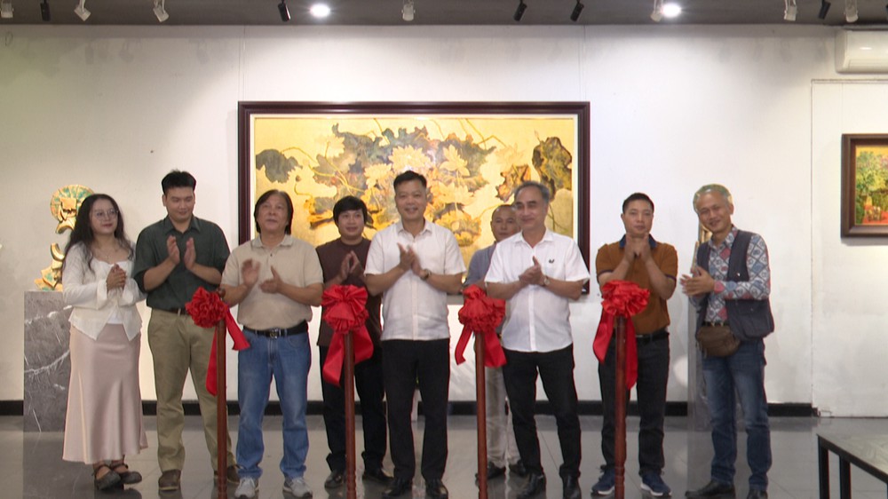 Không gian đối thoại đa chiều của các họa sĩ Kinh Bắc giữa lòng Hà Nội - Ảnh 1.