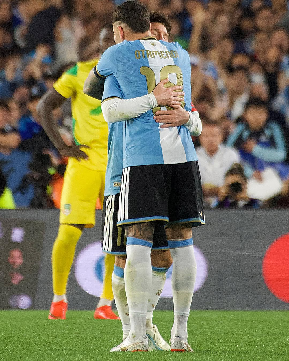 Chùm ảnh: Messi bật khóc & những khoảnh khắc cuối cùng khép lại hành trình 21 năm cùng ĐT Argentina - Ảnh 9. Chùm ảnh: Messi bật khóc & những khoảnh khắc cuối cùng khép lại hành trình 21 năm cùng ĐT Argentina - Ảnh 9.