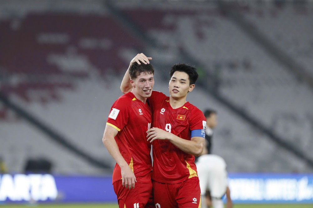Bóng lăn trên bàn phím: Williams Minh Hoàng được khuyên noi gương Đình Bắc - Ảnh 1.
