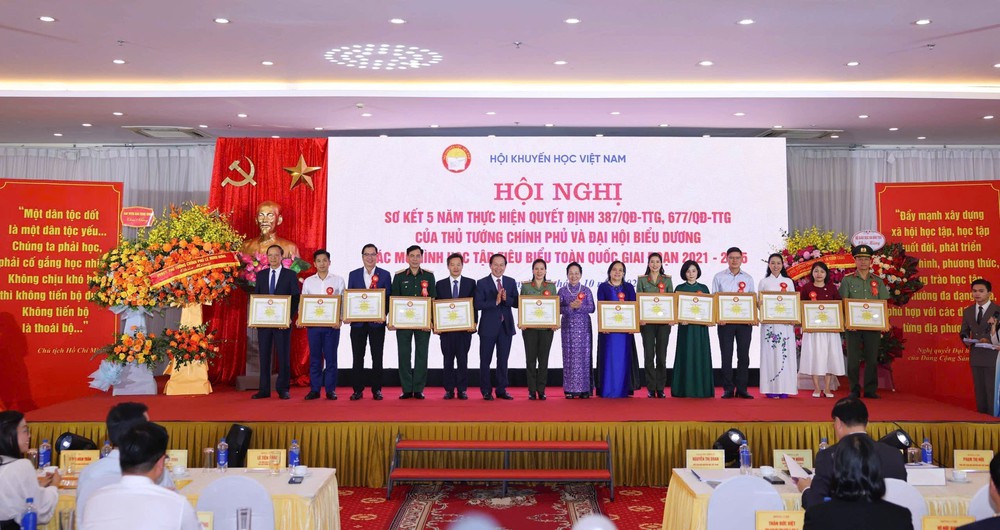 Phó Thủ tướng Lê Tiến Châu: Không chạy theo danh hiệu trong xây dựng các mô hình học tập - Ảnh 3. Phó Thủ tướng Lê Tiến Châu: Không chạy theo danh hiệu trong xây dựng các mô hình học tập - Ảnh 3.