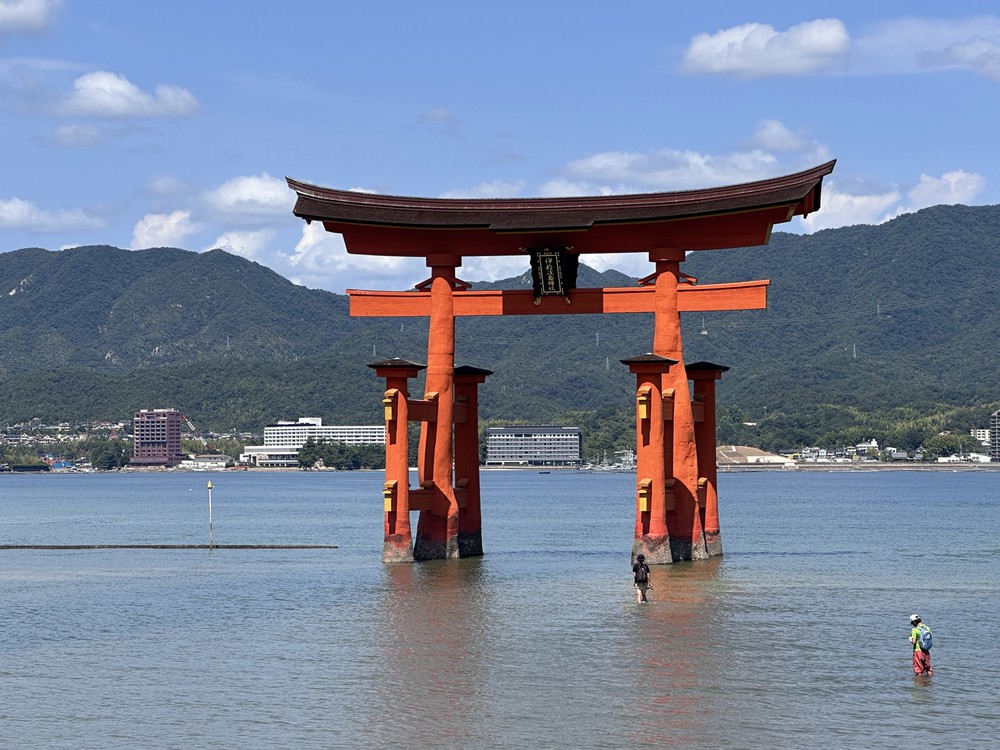 Miyajima - Nơi núi, biển và tín ngưỡng giao hòa - Ảnh 2. Miyajima - Nơi núi, biển và tín ngưỡng giao hòa - Ảnh 2.