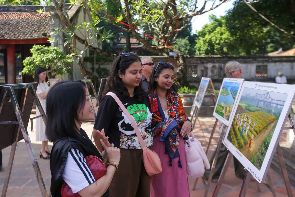 Những dấu ấn Hà Nội qua triển lãm ảnh "Hà Nội trong tôi" - Ảnh 3. Những dấu ấn Hà Nội qua triển lãm ảnh "Hà Nội trong tôi" - Ảnh 3.