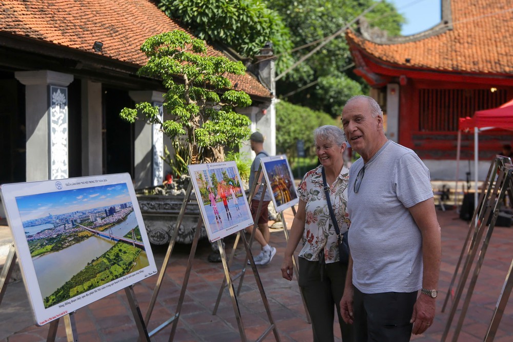 Những dấu ấn Hà Nội qua triển lãm ảnh "Hà Nội trong tôi" - Ảnh 4. Những dấu ấn Hà Nội qua triển lãm ảnh "Hà Nội trong tôi" - Ảnh 4.