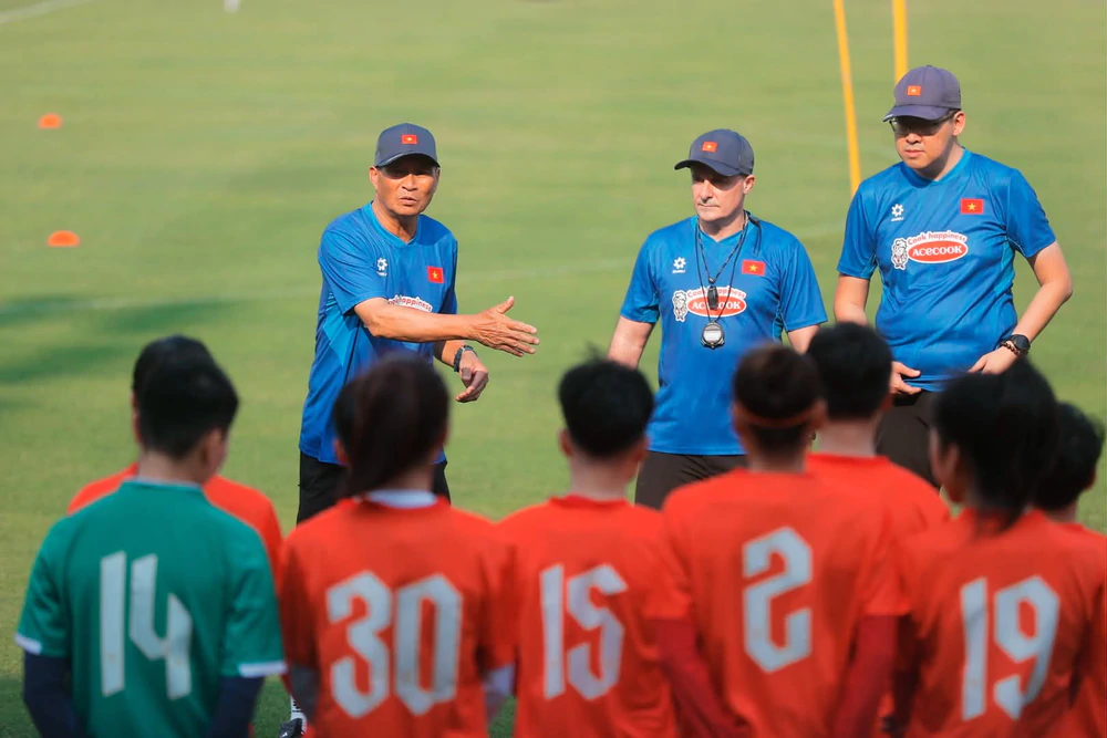 HLV Mai Đức Chung vinh dự khi được vinh danh Công dân Thủ đô ưu tú năm 2026 - Ảnh 2.