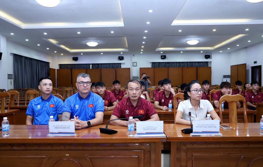 U17 Việt Nam được trang bị kiến thức dinh dưỡng thể thao trước World Cup - Ảnh 1. U17 Việt Nam được trang bị kiến thức dinh dưỡng thể thao trước World Cup - Ảnh 1.