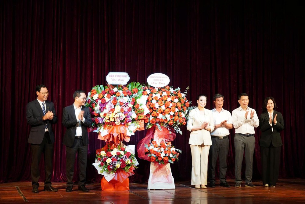 “Thời khắc” - Sản phẩm công nghiệp văn hóa nhân kỷ niệm 72 năm Ngày Giải phóng Thủ đô - Ảnh 1. “Thời khắc” - Sản phẩm công nghiệp văn hóa nhân kỷ niệm 72 năm Ngày Giải phóng Thủ đô - Ảnh 1.