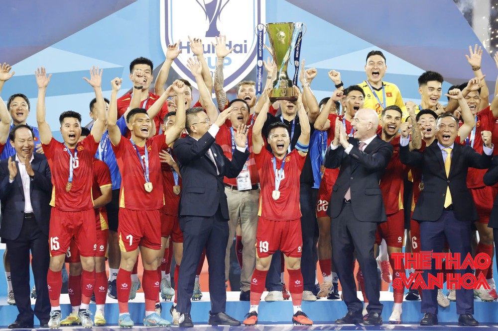 Đình Bắc và đồng đội giành chức vô địch ASEAN Cup 2026. Ảnh: Hoàng Linh