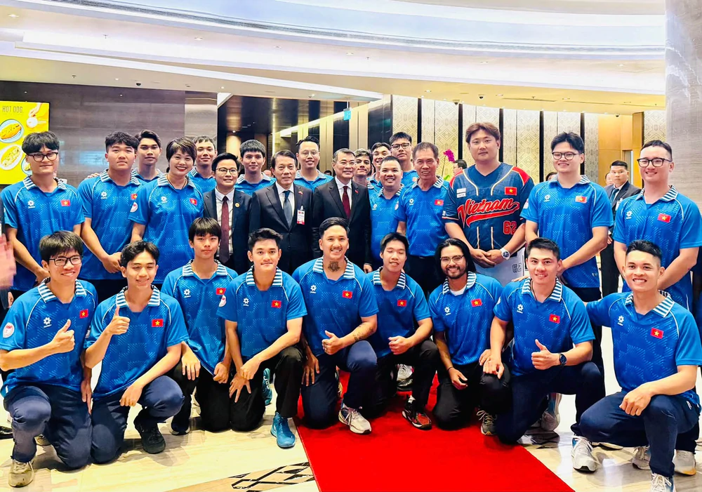 Thủ tướng Lê Minh Hưng gặp gỡ, động viên đội tuyển bóng chày Việt Nam tại Lào - Ảnh 1. Thủ tướng Lê Minh Hưng gặp gỡ, động viên đội tuyển bóng chày Việt Nam tại Lào - Ảnh 1.