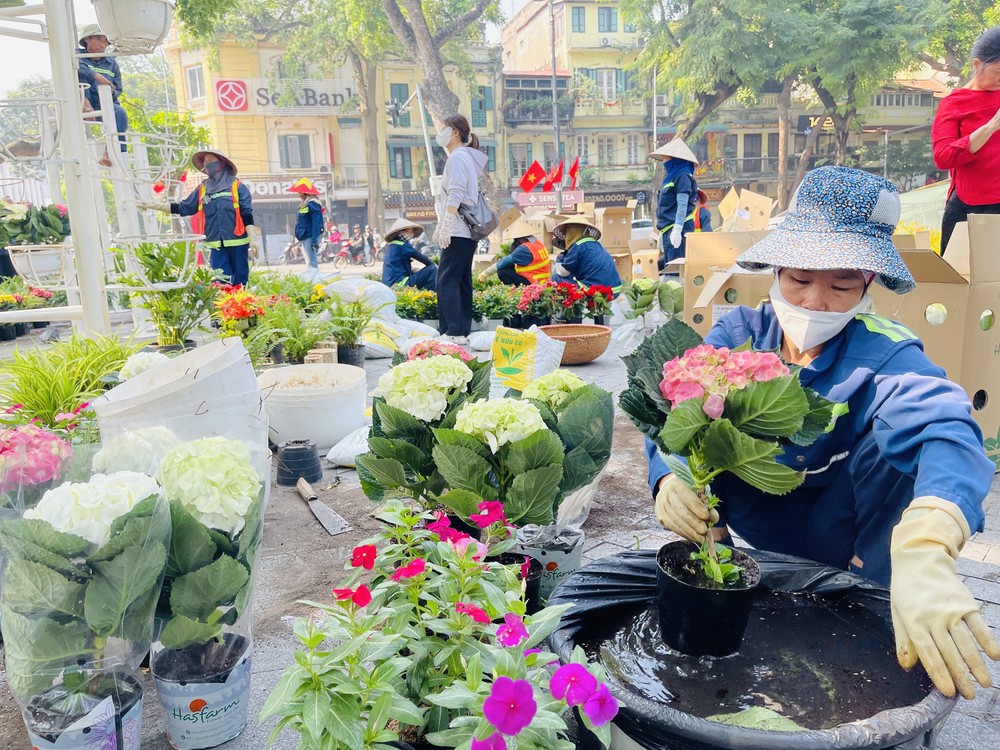 Từ cảnh sắc mùa Thu Hà Nội đến trải nghiệm của du khách - Ảnh 3.