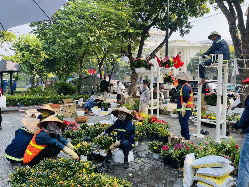 Từ cảnh sắc mùa Thu Hà Nội đến trải nghiệm của du khách - Ảnh 6.