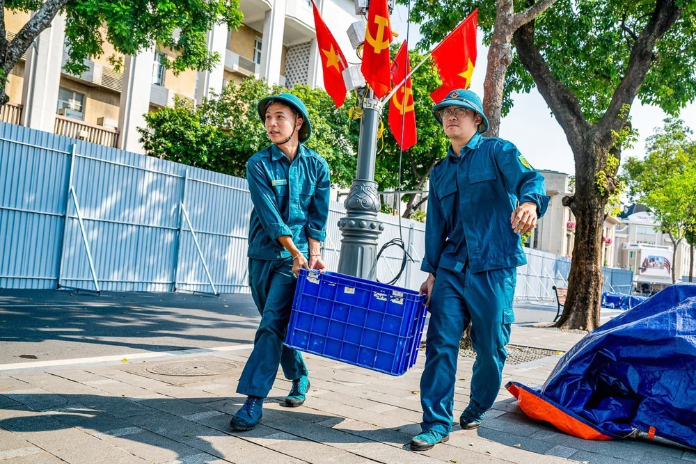 Hà Nội khẩn trương hoàn thiện các trận địa pháo hoa chào mừng Ngày Giải phóng Thủ đô - Ảnh 7. Hà Nội khẩn trương hoàn thiện các trận địa pháo hoa chào mừng Ngày Giải phóng Thủ đô - Ảnh 7.