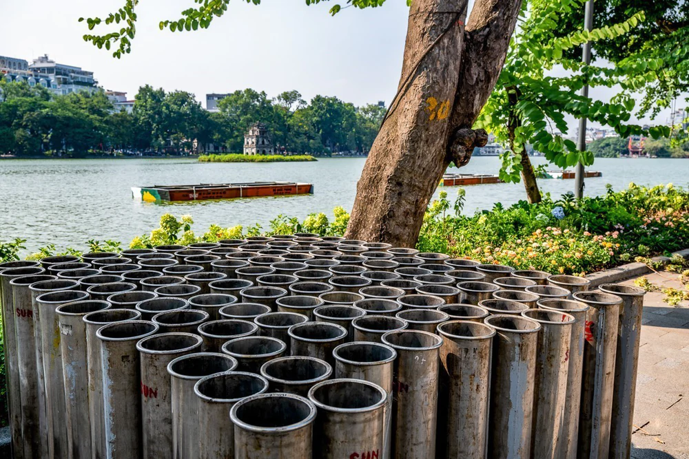 Hà Nội khẩn trương hoàn thiện các trận địa pháo hoa chào mừng Ngày Giải phóng Thủ đô - Ảnh 1. Hà Nội khẩn trương hoàn thiện các trận địa pháo hoa chào mừng Ngày Giải phóng Thủ đô - Ảnh 1.