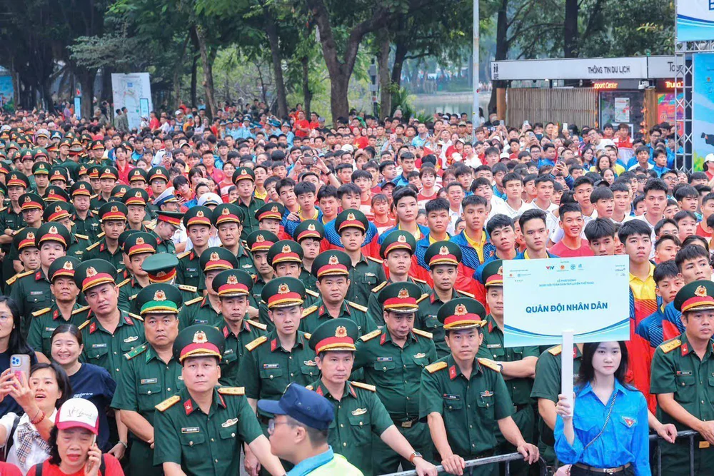 CẬP NHẬT: Lễ phát động phong trào “Mỗi người dân lựa chọn ít nhất một môn thể thao phù hợp để tập luyện thường xuyên" - Ảnh 1.