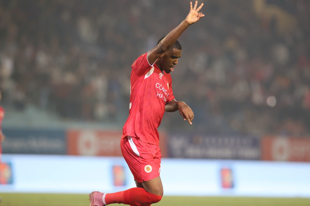 Vòng 12 LPBank V-League 2025/26: Dấu ấn ngoại binh và cầu thủ Việt kiều - Ảnh 1. Vòng 12 LPBank V-League 2025/26: Dấu ấn ngoại binh và cầu thủ Việt kiều - Ảnh 1.