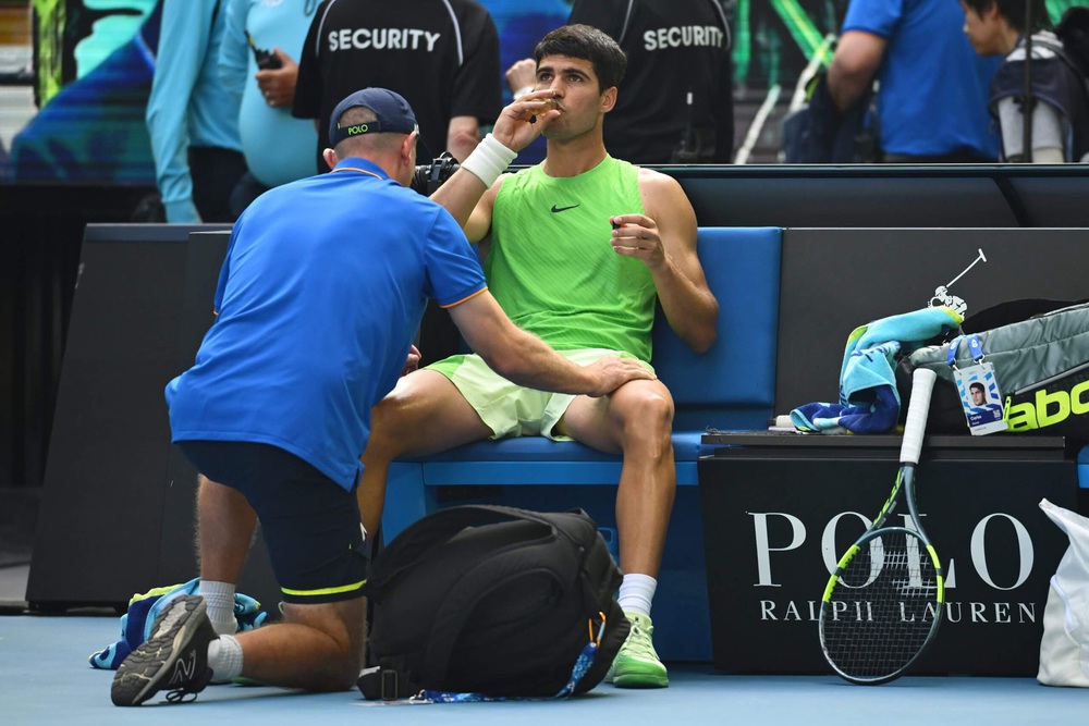 Câu chuyện thể thao: Vì sao vụ điều trị y tế cho Alcaraz gây tranh cãi? - Ảnh 1.