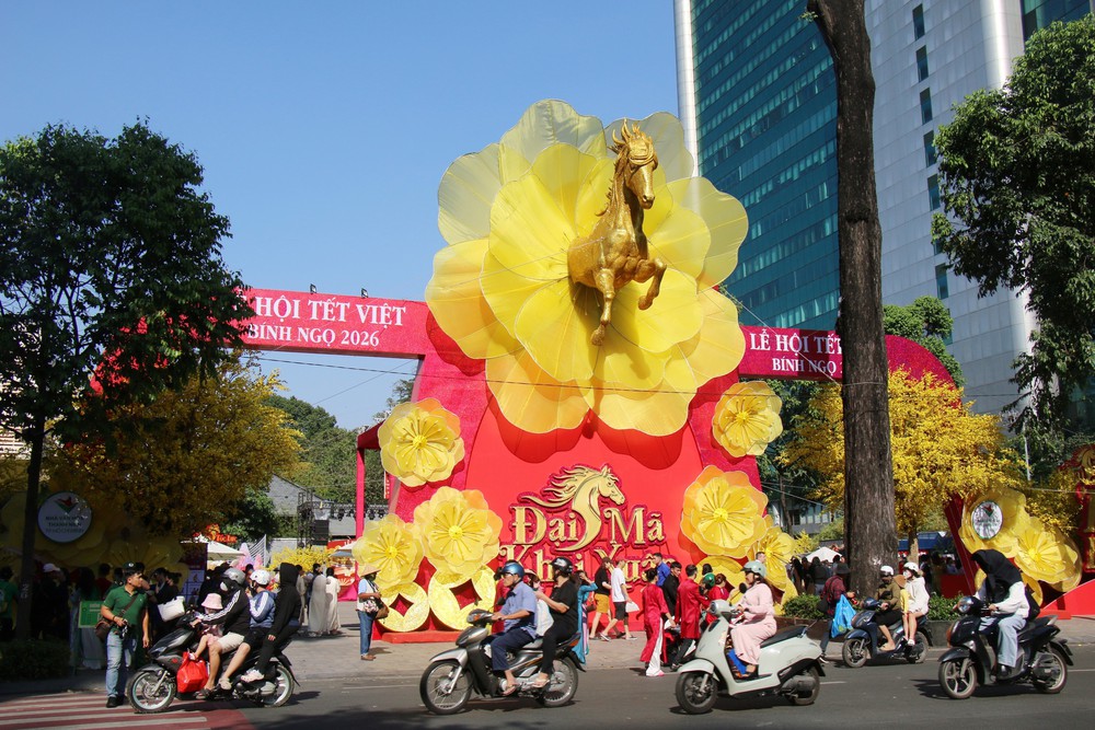 Lễ hội Tết Việt Bính Ngọ 2026: Tôn vinh vẻ đẹp văn hóa truyền thống - Ảnh 2. Lễ hội Tết Việt Bính Ngọ 2026: Tôn vinh vẻ đẹp văn hóa truyền thống - Ảnh 2.