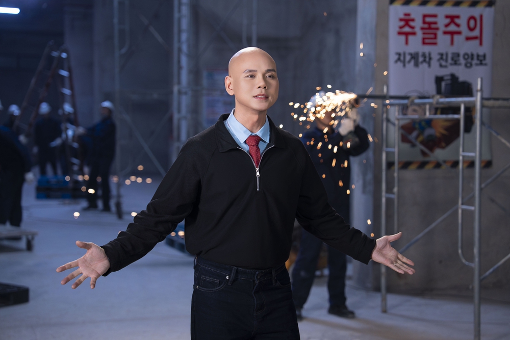 Phan Đinh Tùng gây xúc động khi làm mới hit “Nước ngoài” - Ảnh 1. Phan Đinh Tùng gây xúc động khi làm mới hit “Nước ngoài” - Ảnh 1.