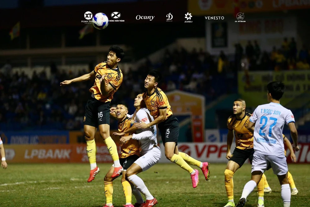 Thanh Hóa hòa Nam Định 2-2 ở vòng 12 V-League