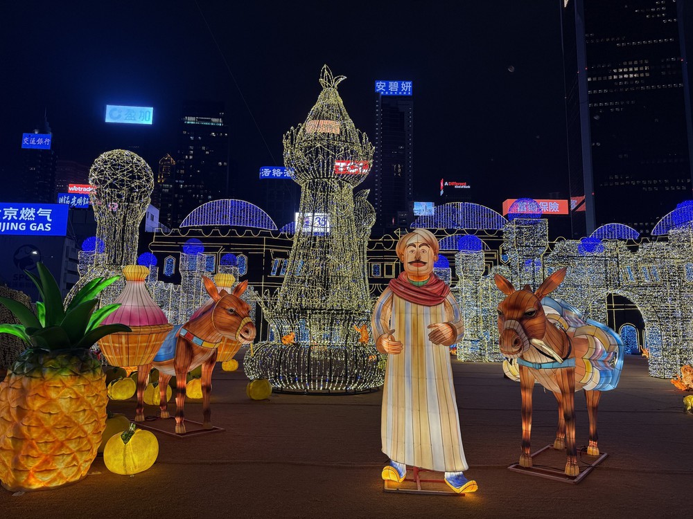Độc đáo lễ hội ánh sáng tại Hong Kong (Trung Quốc) - Ảnh 2. Độc đáo lễ hội ánh sáng tại Hong Kong (Trung Quốc) - Ảnh 2.
