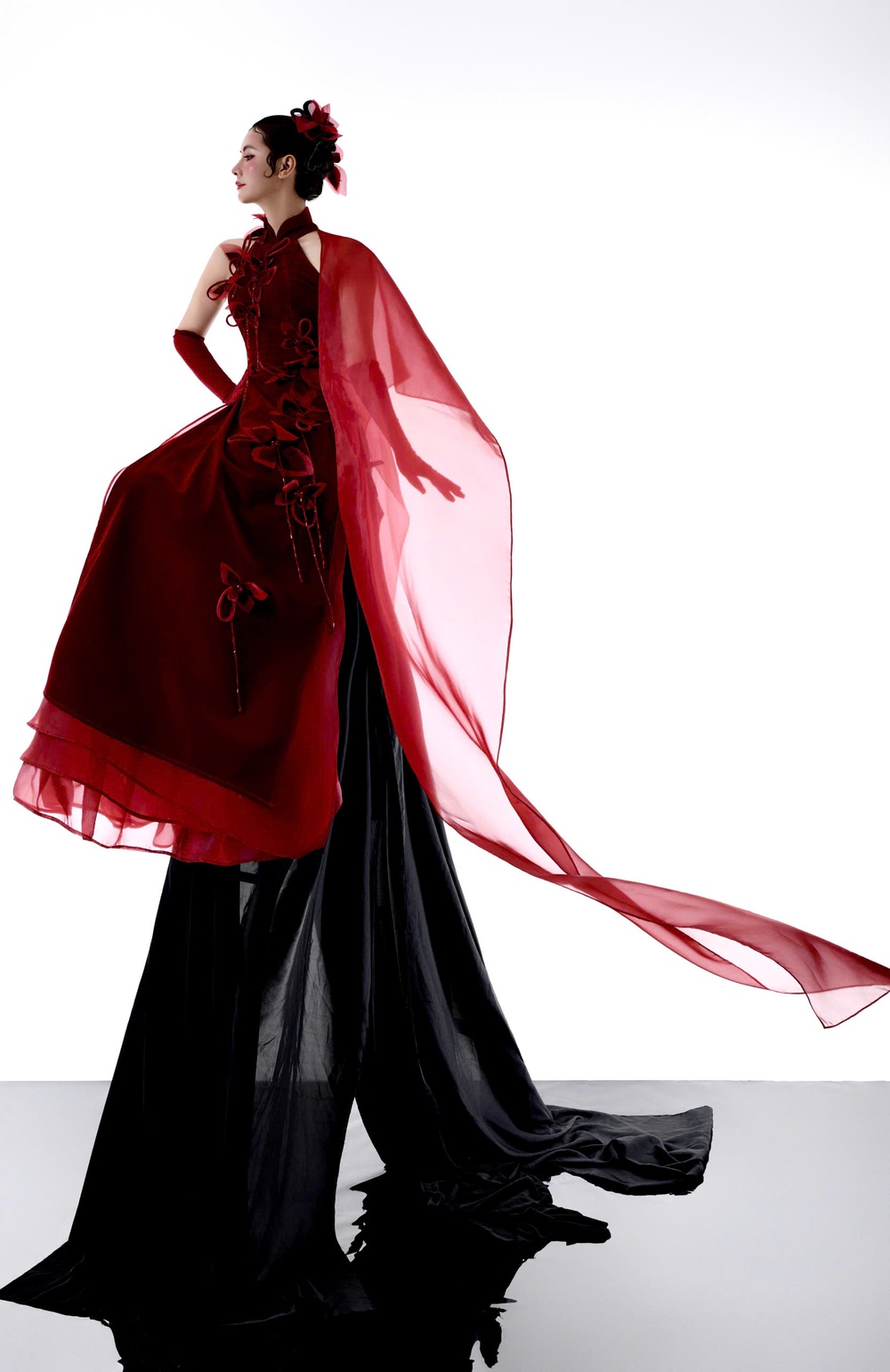 NTK Bely truyền cảm hứng trong thiết kế mới sau hai năm vắng bóng - Ảnh 1.