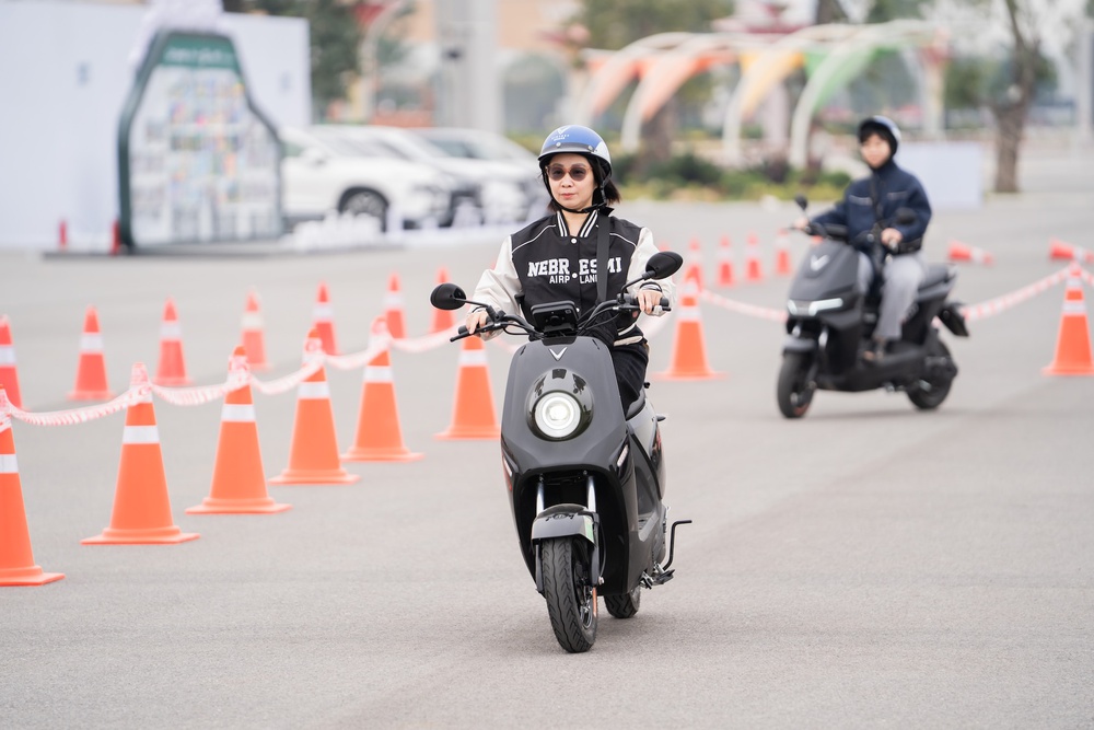 VinFast ZGoo: Xe máy điện "đo ni đóng giày" cho học sinh và người nội trợ đi phố - Ảnh 1.