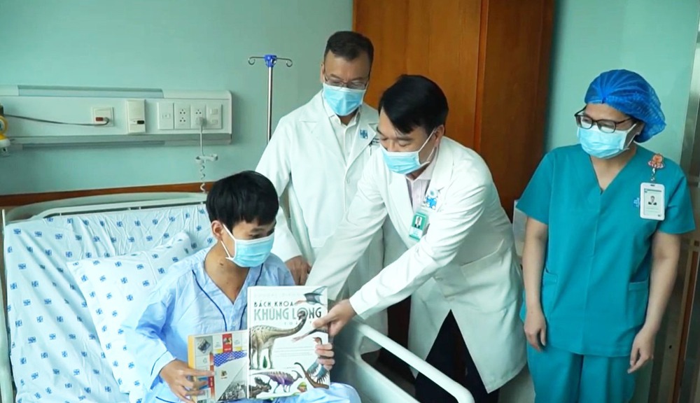 Quỹ Chạm Yêu Thương và hành trình đồng hành hồi sinh trái tim cho cậu bé 15 tuổi - Ảnh 3.