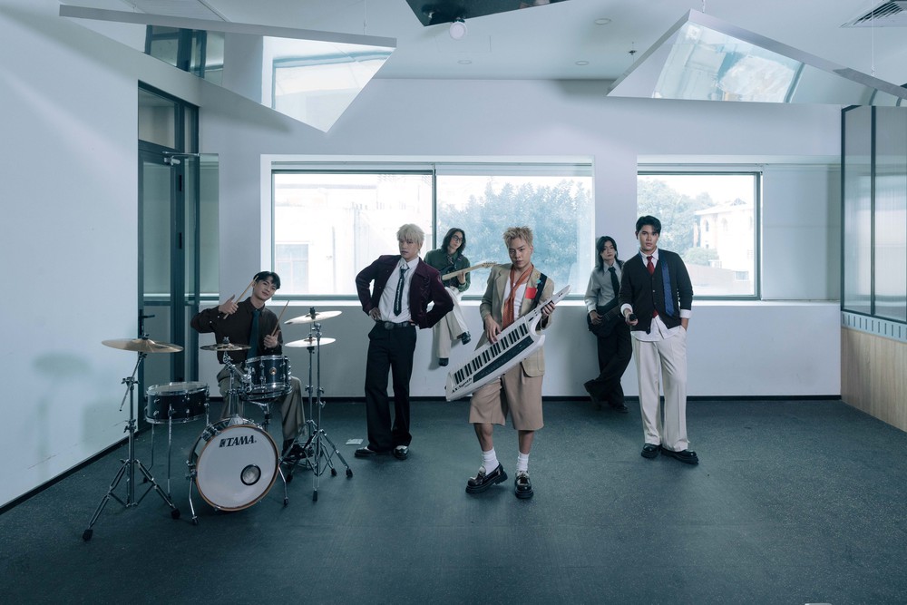 Hứa Kim Tuyền ra mắt ca khúc Valentine "Sạccc pin" - Ảnh 4.